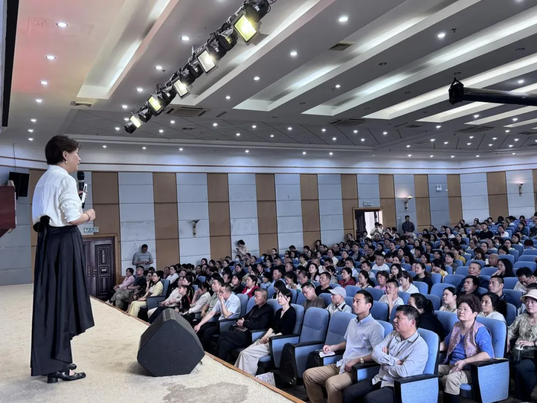 家校同心育新苗 携手同行筑成长——湘潭市第一中学高一年级开展系列家校活动