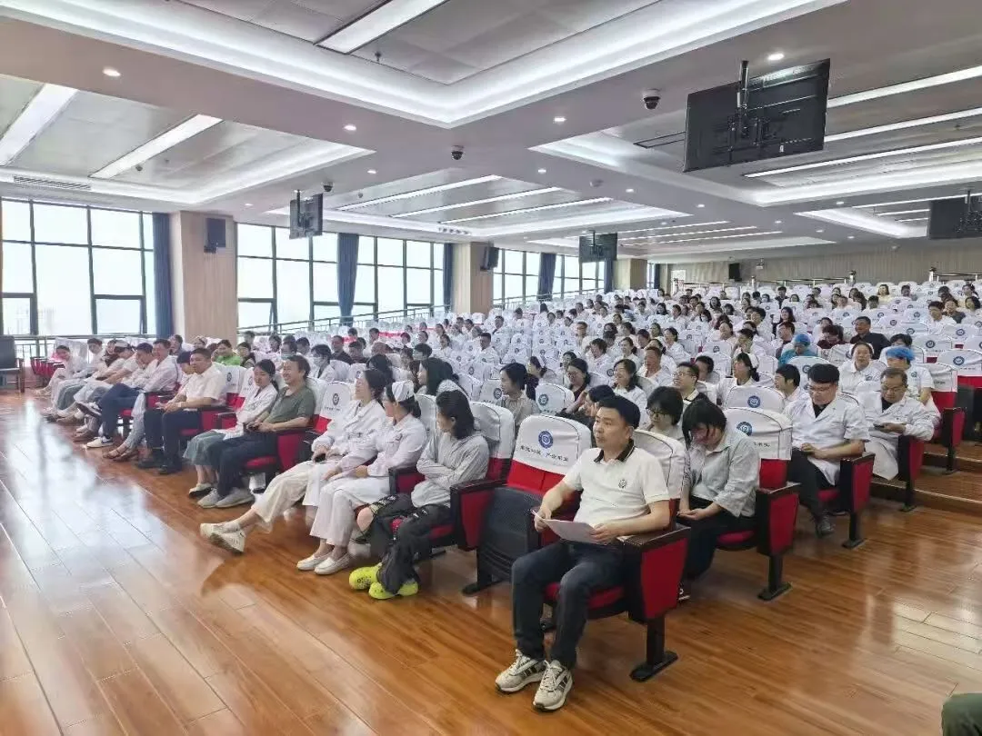南昌大学第二附属医院吴利东副院长莅临广丰区人民医院开展学术授课
