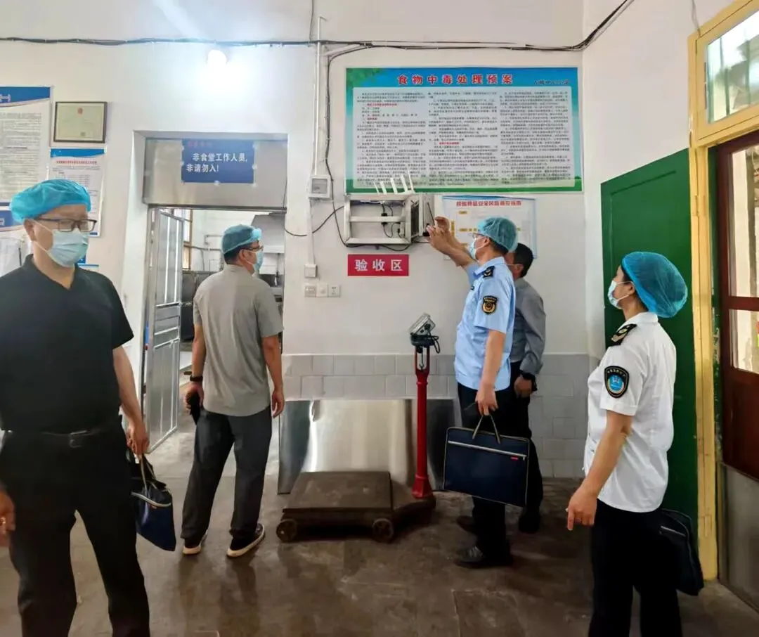 湘潭县疾病预防控制中心(湘潭县卫生综合监督执法局)检查护校园安全 筑牢师生健康防线