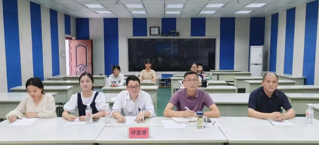 江西上饶广信区初中第四联盟校学生数学讲题比赛举办
