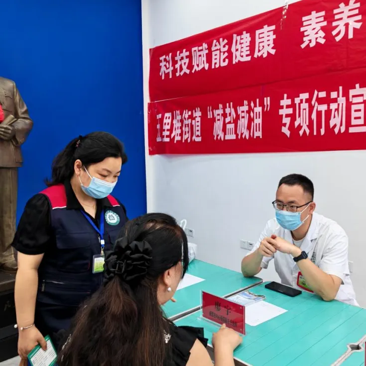 家庭医生上门服务,温暖健康 “最后一米”
