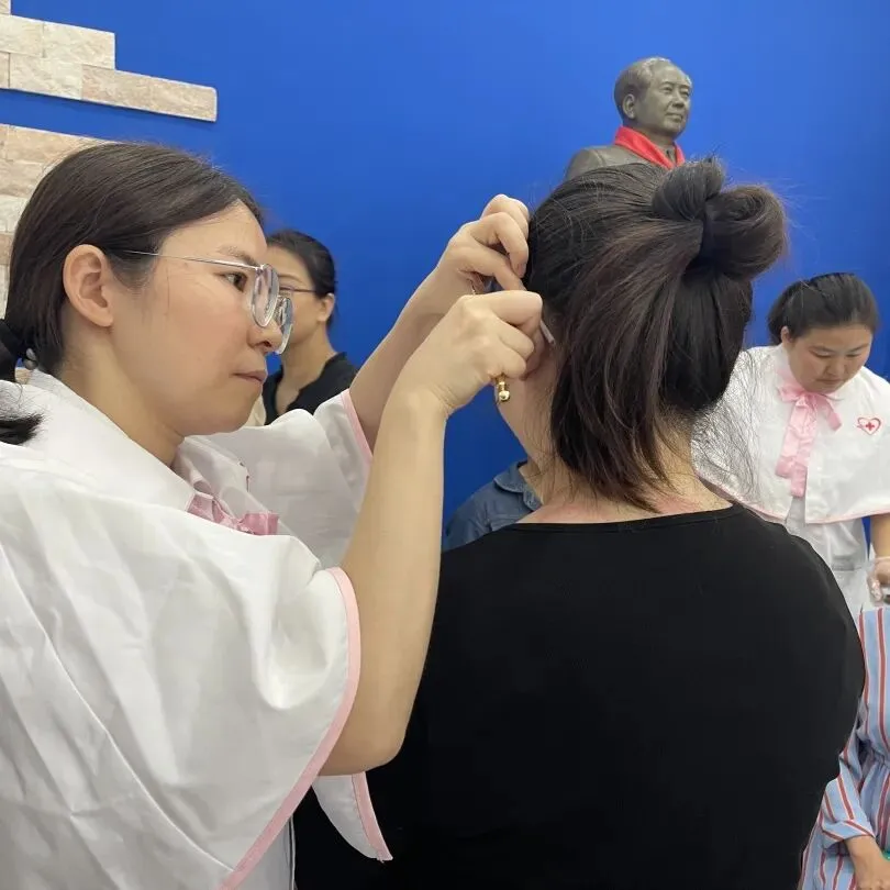 家庭医生上门服务,温暖健康 “最后一米”