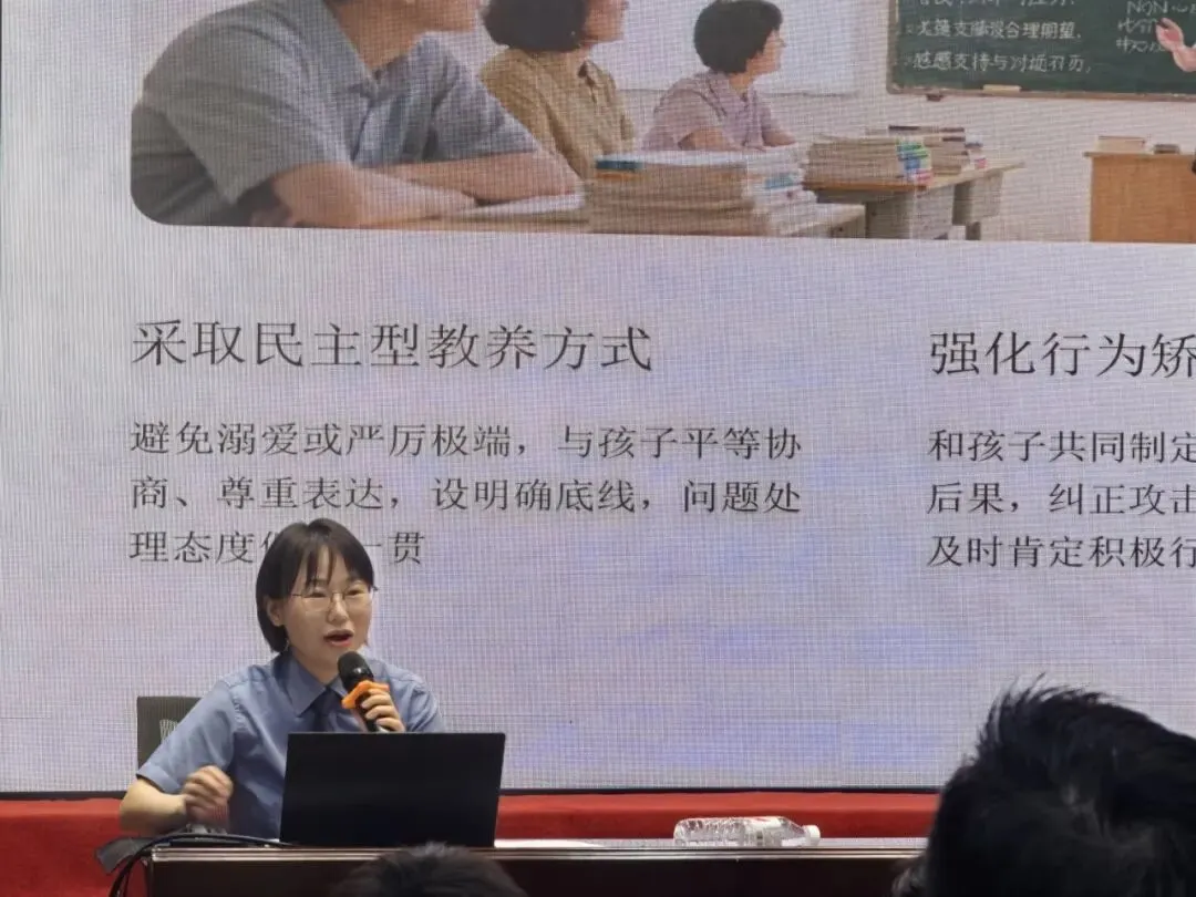 法护少年成长 爱筑未来之路 ——湘机中学“红韵·家长学校”第二期亲子法治课暖心开讲