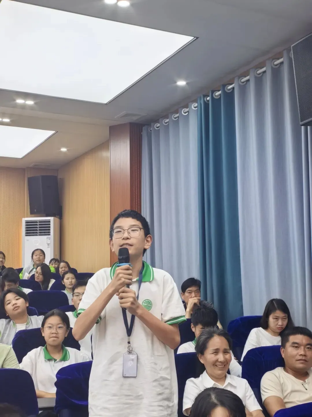 法护少年成长 爱筑未来之路 ——湘机中学“红韵·家长学校”第二期亲子法治课暖心开讲