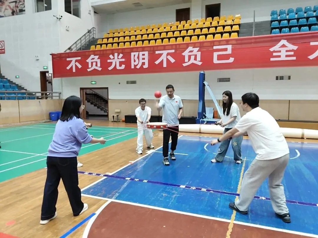 同心击鼓 青春正燃——湘潭市第一中学举行青年教师会员团建活动