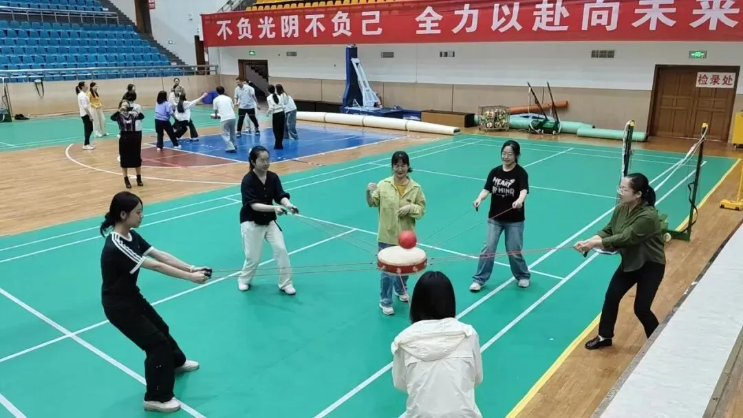 同心击鼓 青春正燃——湘潭市第一中学举行青年教师会员团建活动