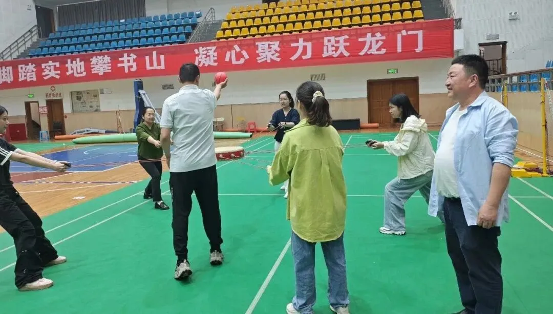 同心击鼓 青春正燃——湘潭市第一中学举行青年教师会员团建活动