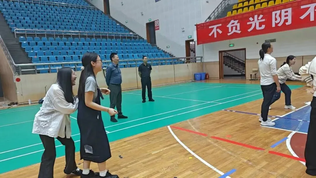 同心击鼓 青春正燃——湘潭市第一中学举行青年教师会员团建活动