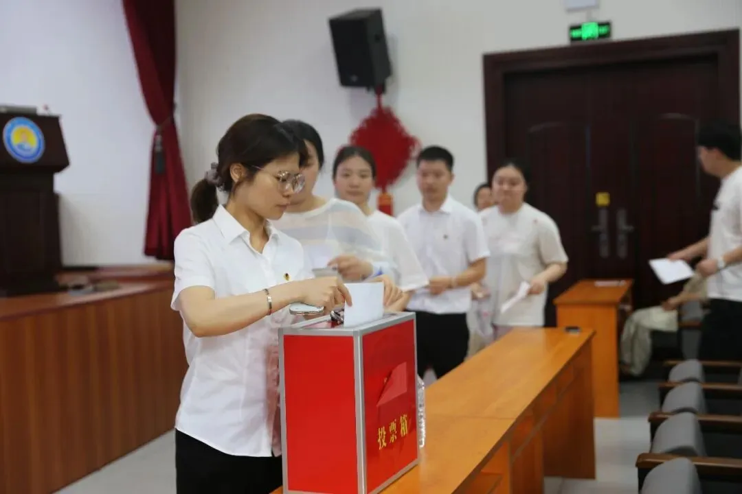 青春接力启新程 砥砺奋进建新功——医院召开第五届三次、第六届一次团员大会暨团委换届选举大会
