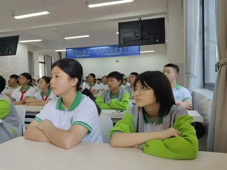 一树樱花绕讲堂 智械炫舞动青春 ——湘机中学2026年校园科技节盛大开幕