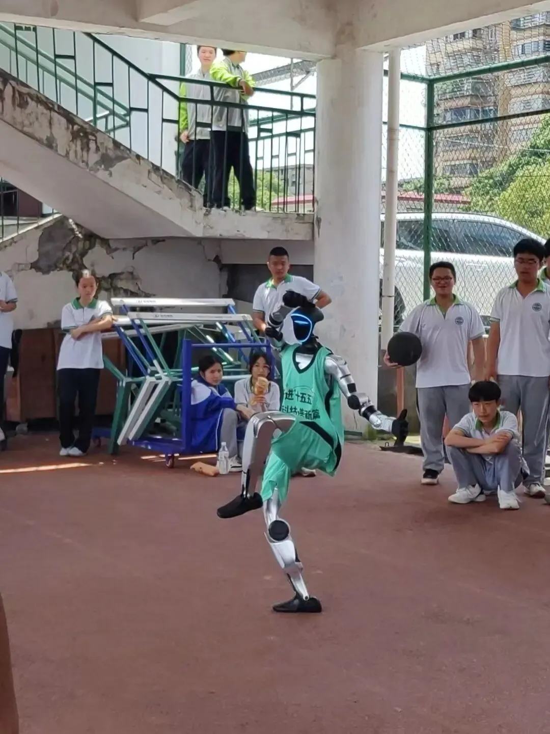 一树樱花绕讲堂 智械炫舞动青春 ——湘机中学2026年校园科技节盛大开幕
