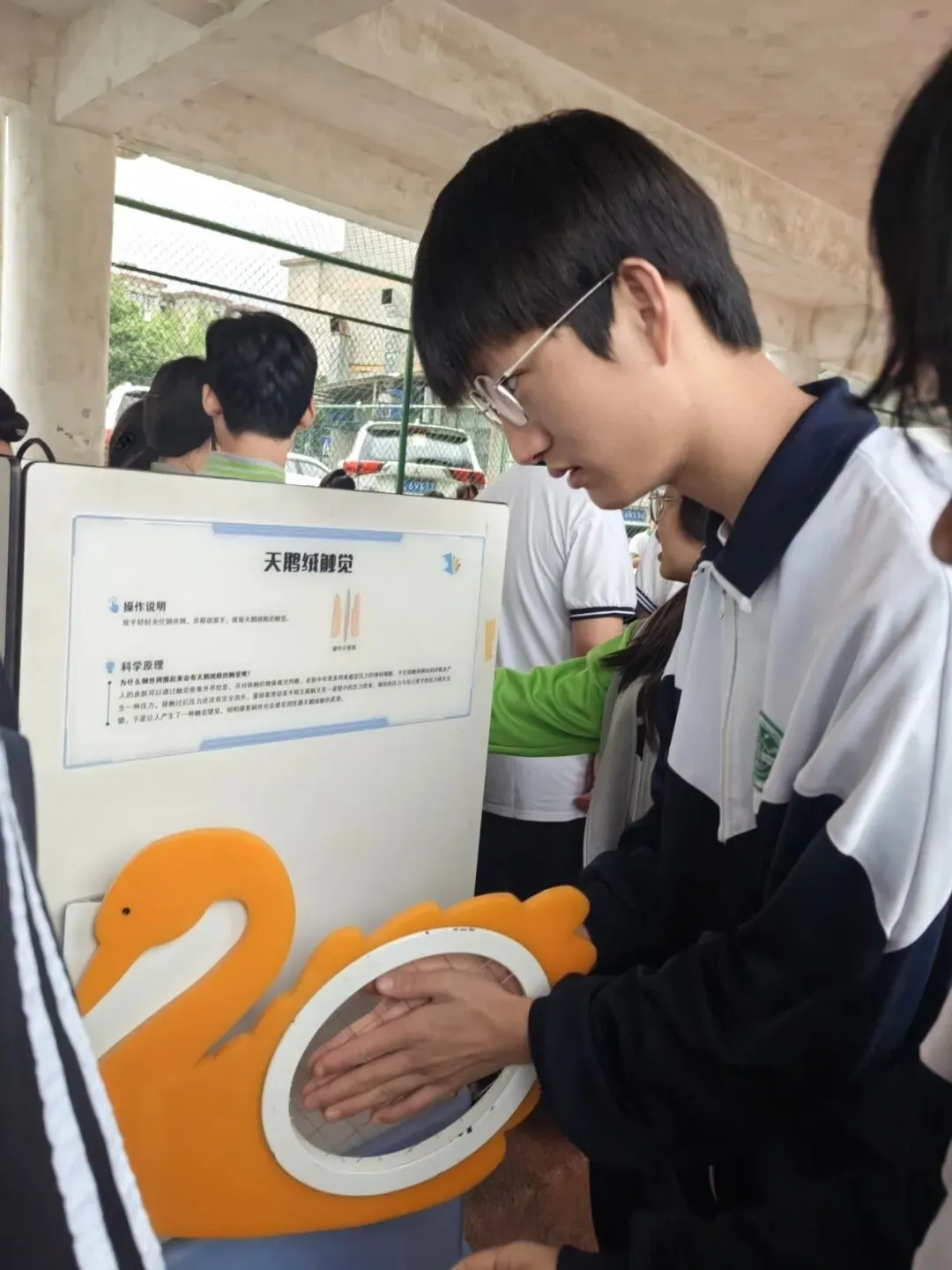 湘机中学迎来"科普大篷车"沉浸式互动体验让科学原理活起来