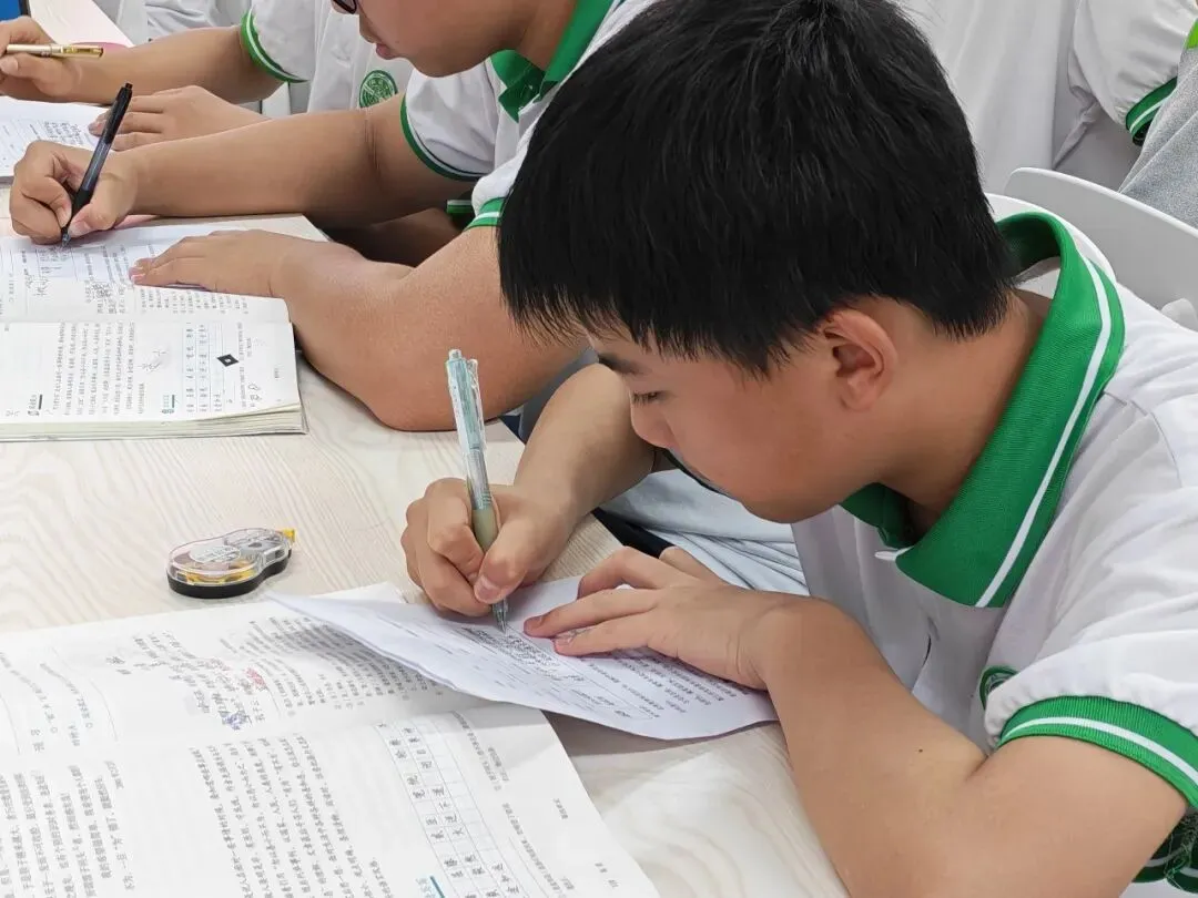 人机协同共研助推教学评一致性实践落地 ——湘机中学承办AI赋能“教学评一致性”课例研修校本工作坊
