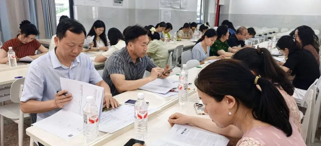 人机协同共研助推教学评一致性实践落地 ——湘机中学承办AI赋能“教学评一致性”课例研修校本工作坊