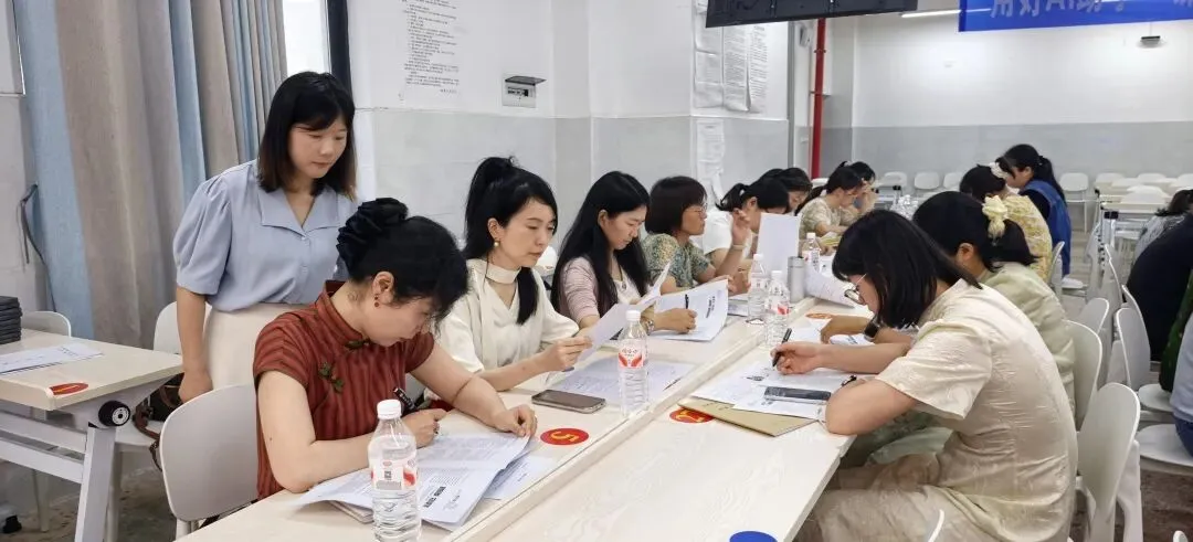 人机协同共研助推教学评一致性实践落地 ——湘机中学承办AI赋能“教学评一致性”课例研修校本工作坊