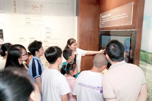 科创启童心 匠心润成长 湘潭市科协开展校企科普探秘行亲子研学活动