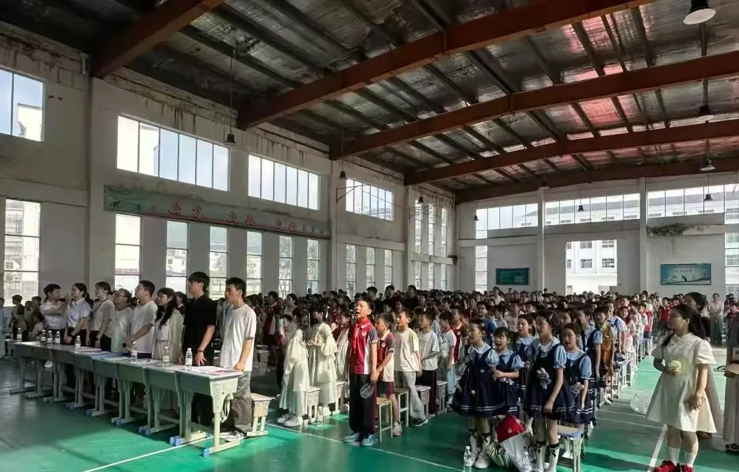 江西玉山县怀玉山中心小学六一儿童节跨校文艺汇演活动举行