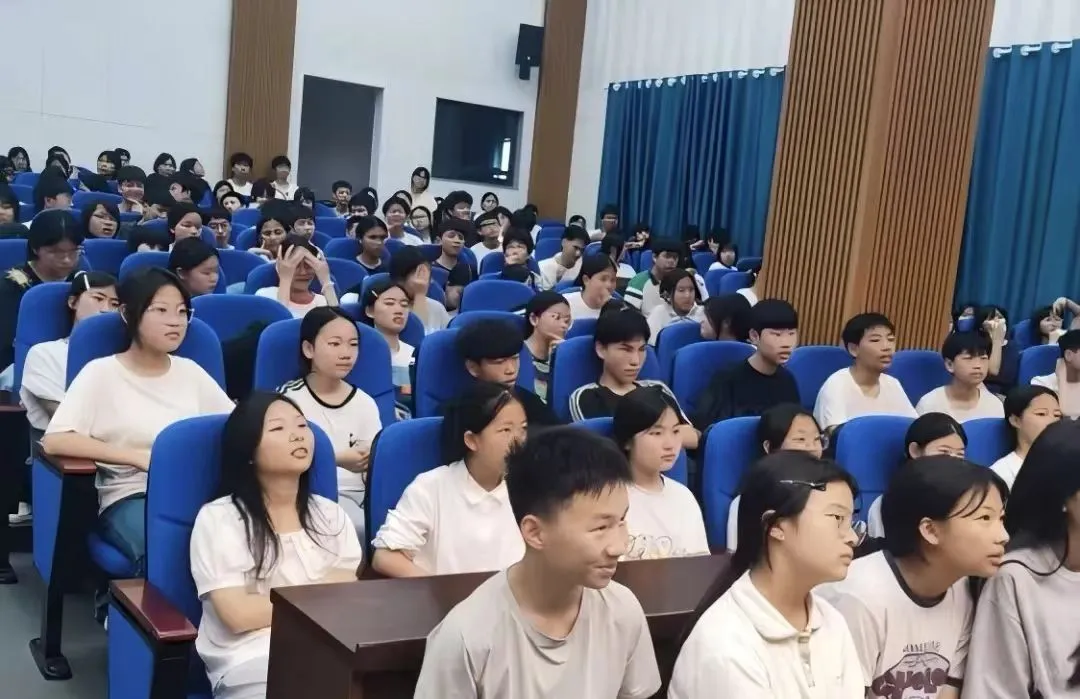 江西玉山县文成初级中学开展好奇心科普节系列活动
