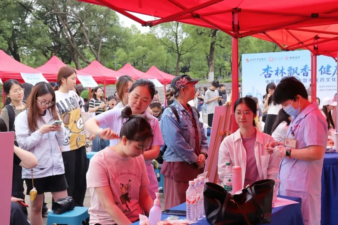 杏林飘香 健康莲城——湘潭市中医医院中医药文化集市暨中医药文化进校园活动成功举办