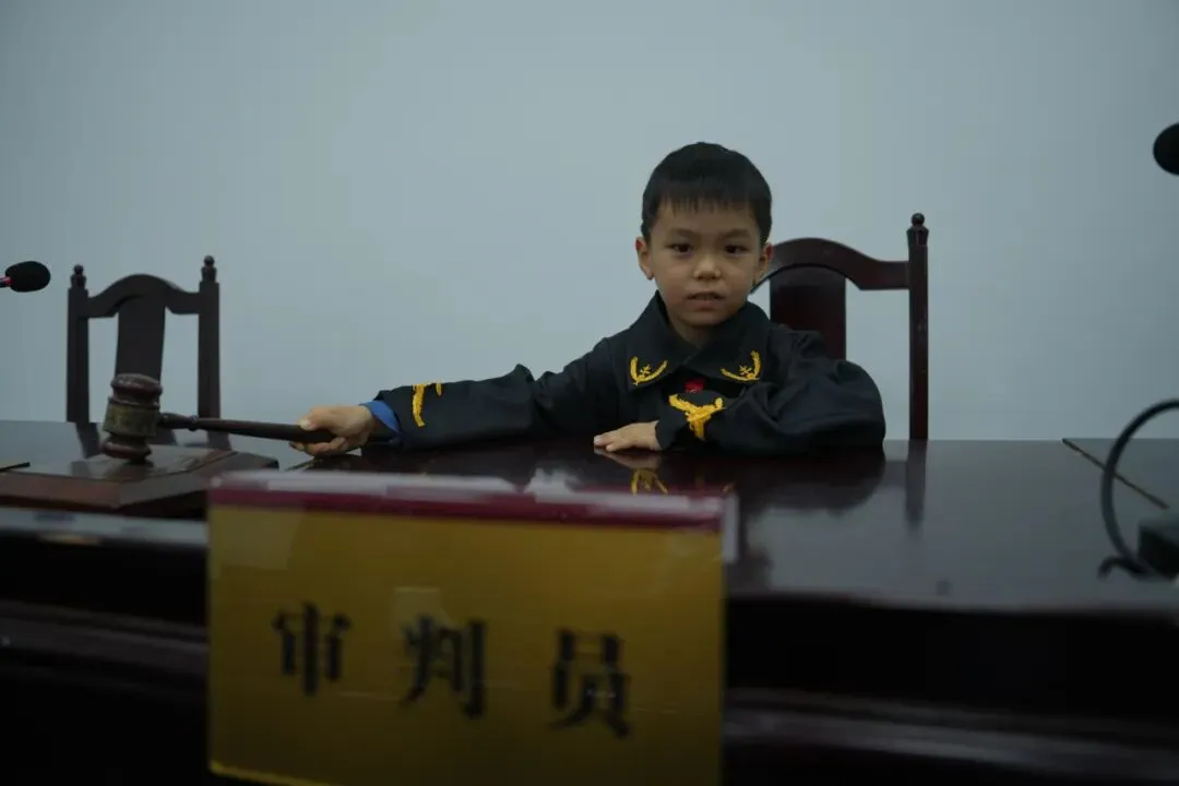 湘潭县人民法院工会开展"童心沐法光·平安筑梦想"儿童节主题活动