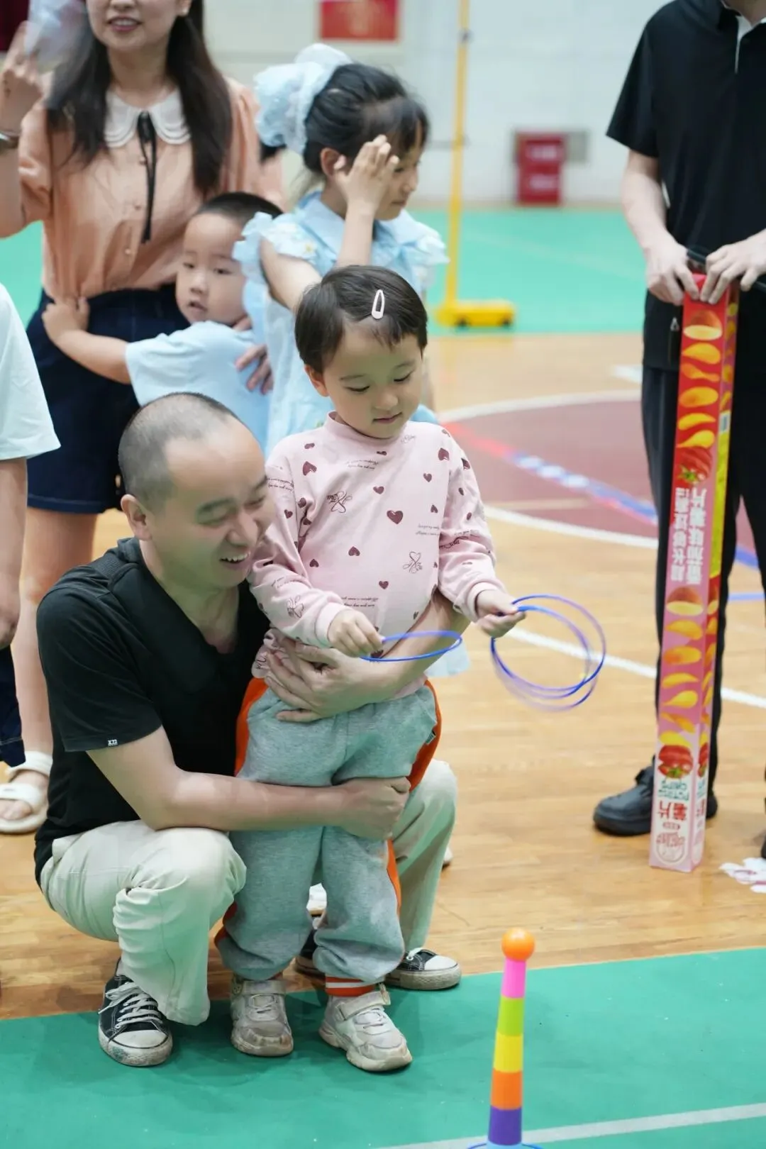 童趣满潭中,欢乐过六一——湘潭市第一中学开展2026年“庆六一”教职工亲子趣味活动