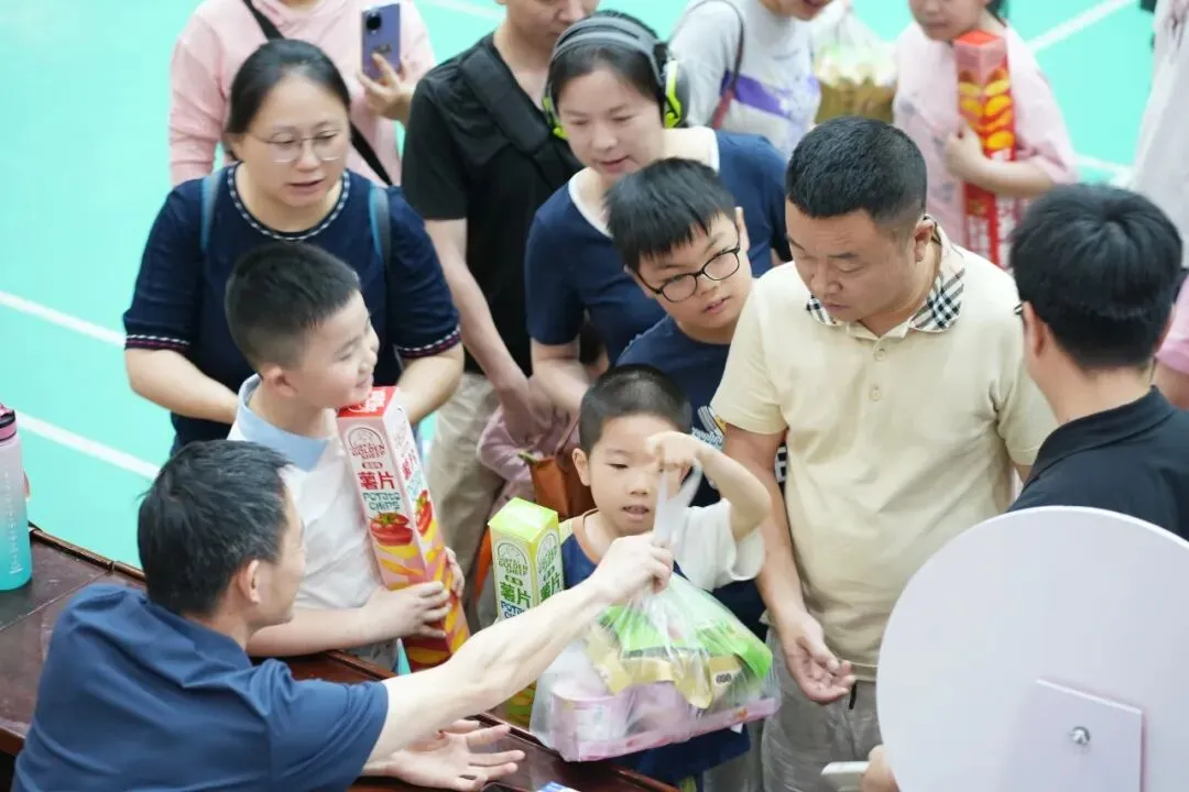 童趣满潭中,欢乐过六一——湘潭市第一中学开展2026年“庆六一”教职工亲子趣味活动