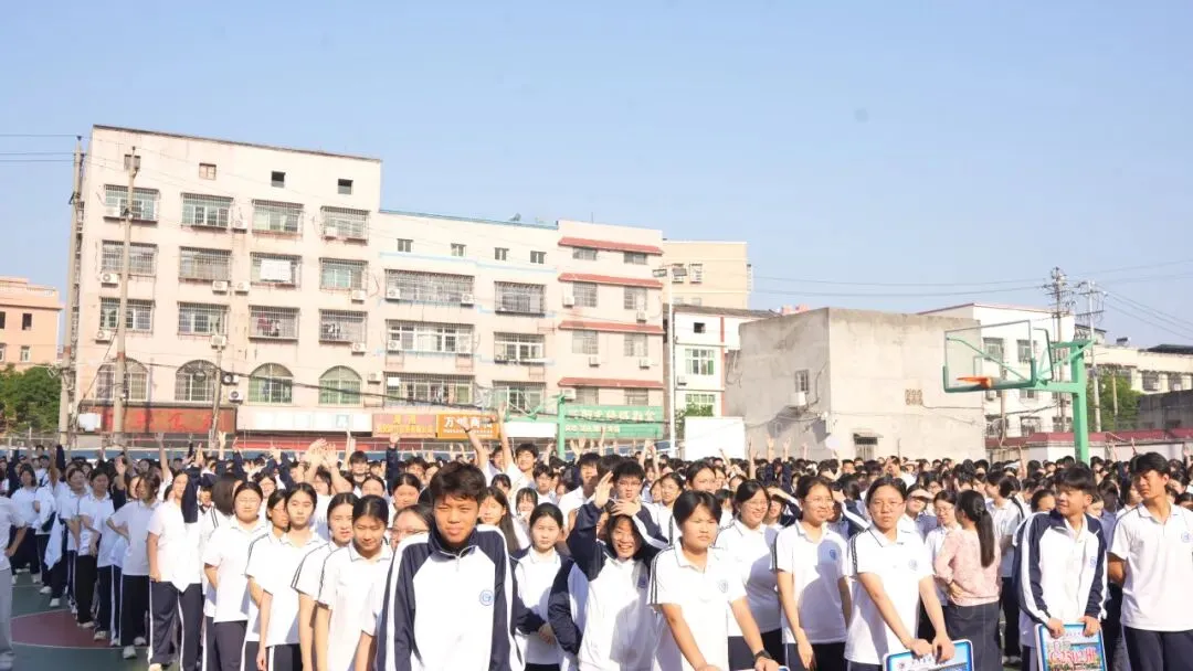 法治护航青春，文明点亮校园——湘潭县人民检察院开展“六一”法治进校园主题宣传活动