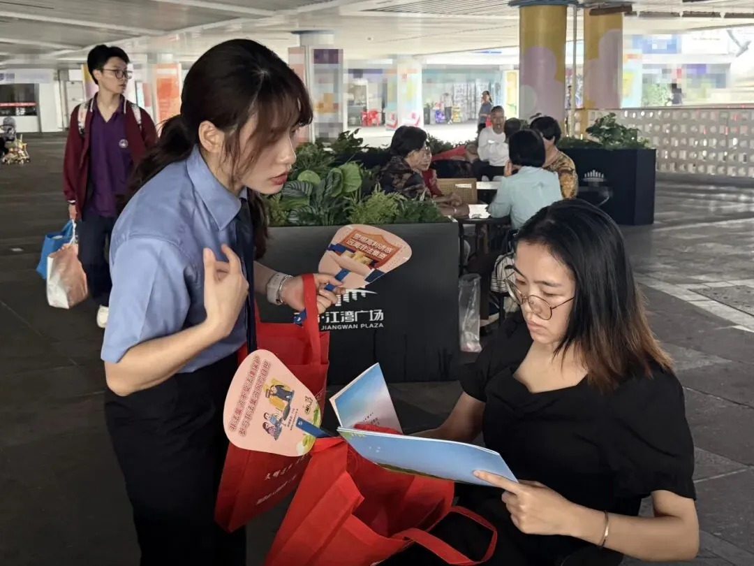 检爱同行 向阳生长｜湘潭县检察院开展未成年人保护普法宣传活动