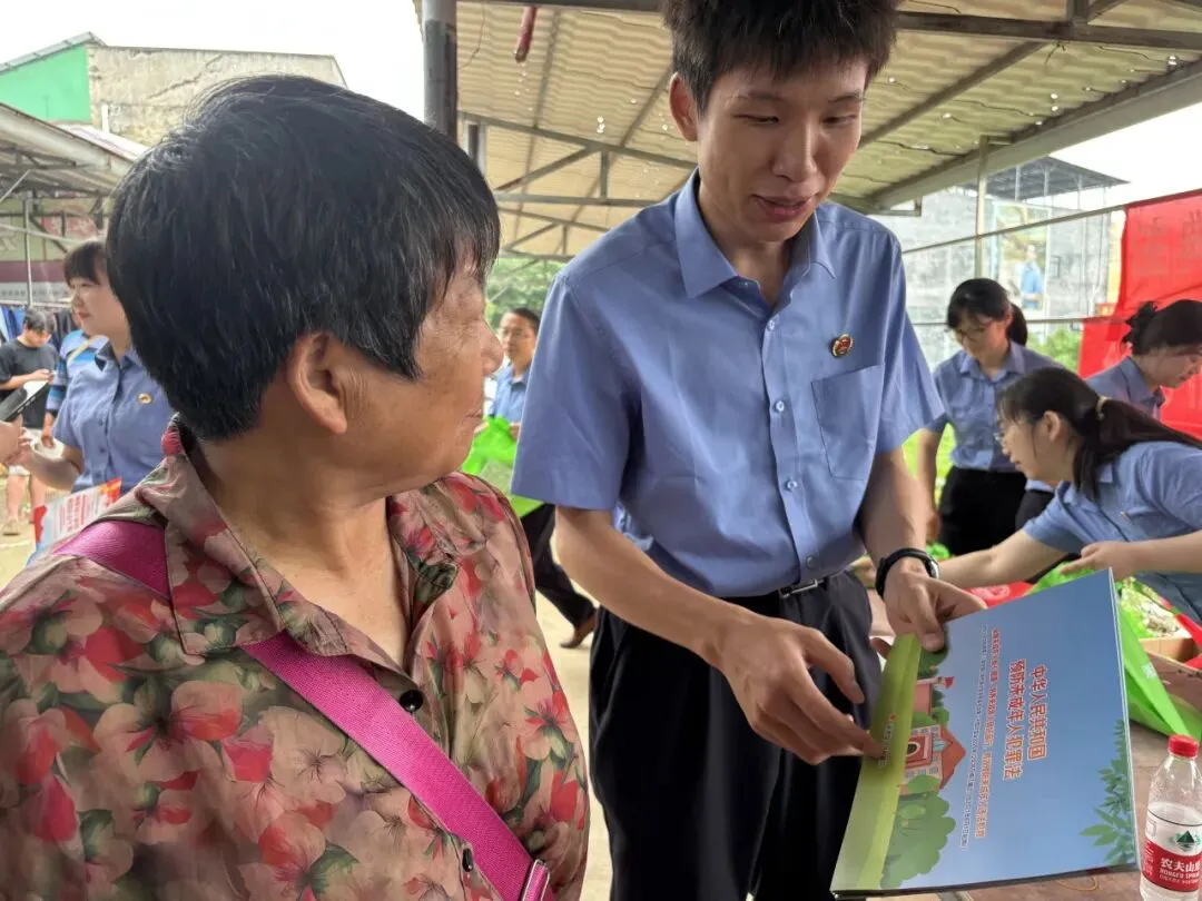 检爱同行 向阳生长｜湘潭县检察院开展未成年人保护普法宣传活动