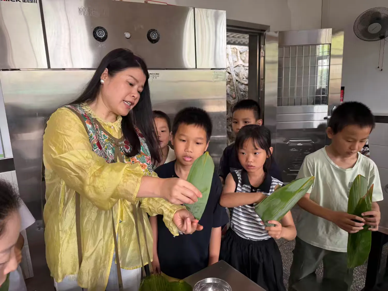 简篇-传承文化 传递温暖 ——记杨麟爱心小学"粽香情浓"端午主题活动 传承文化 传递温暖 ——记上饶市广信区汪村学校杨麟爱心小学"粽香情浓"端午主题活动