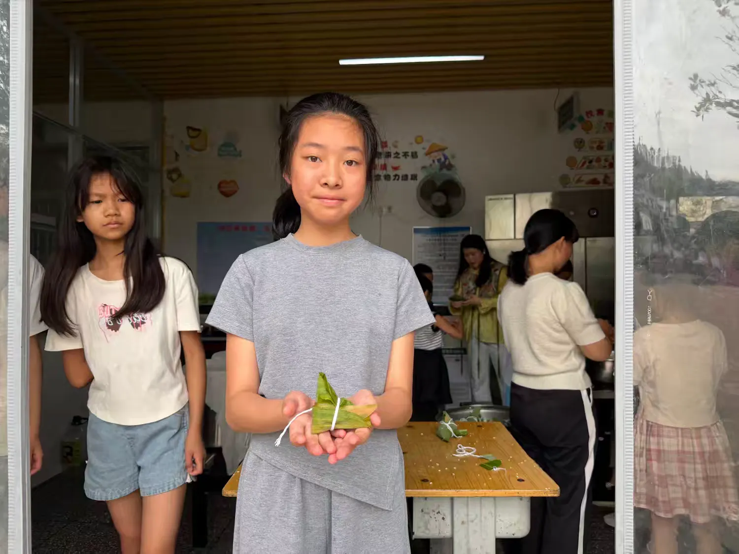 简篇-传承文化 传递温暖 ——记杨麟爱心小学"粽香情浓"端午主题活动 传承文化 传递温暖 ——记上饶市广信区汪村学校杨麟爱心小学"粽香情浓"端午主题活动