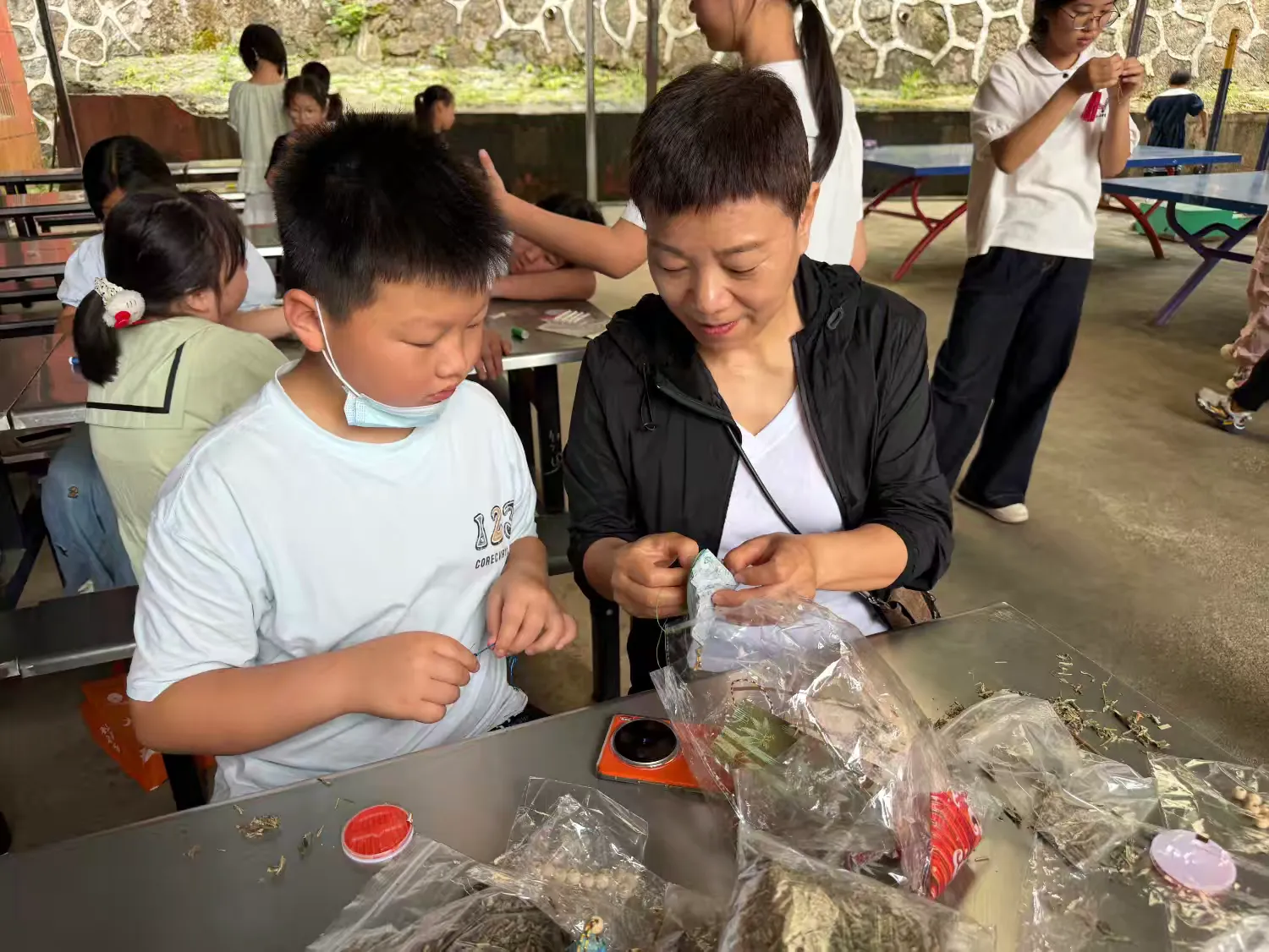简篇-传承文化 传递温暖 ——记杨麟爱心小学"粽香情浓"端午主题活动 传承文化 传递温暖 ——记上饶市广信区汪村学校杨麟爱心小学"粽香情浓"端午主题活动