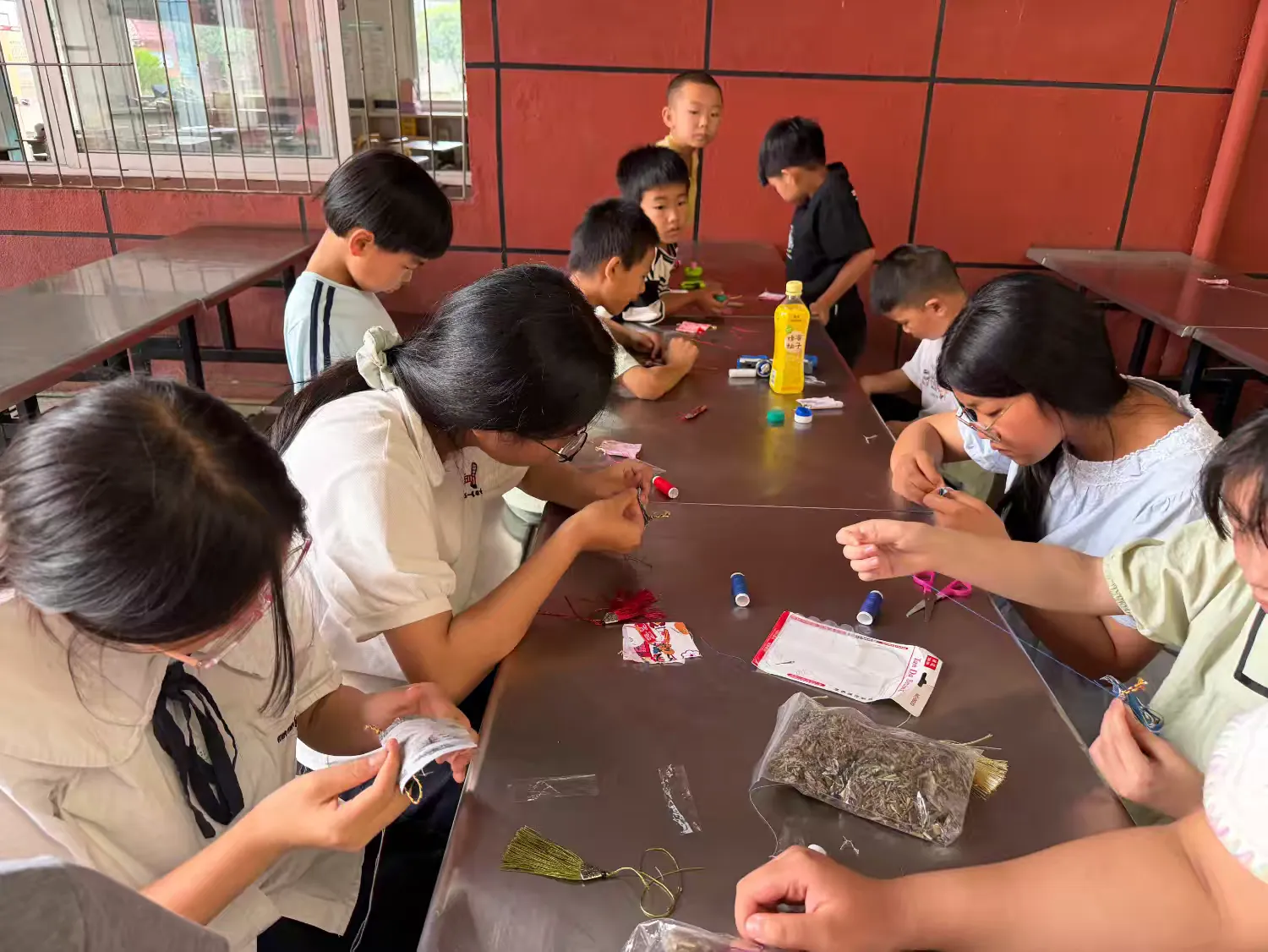 简篇-传承文化 传递温暖 ——记杨麟爱心小学"粽香情浓"端午主题活动 传承文化 传递温暖 ——记上饶市广信区汪村学校杨麟爱心小学"粽香情浓"端午主题活动