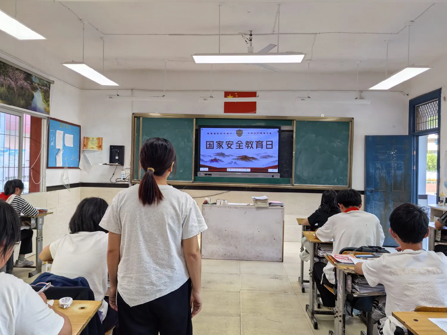 简篇-童心筑国防,笔墨绘家国—杨麟爱心小学国防教育主题班会暨手抄报评比活动纪实 童心筑国防,笔墨绘家国—江西上饶汪村学校杨麟爱心小学国防教育主题班会暨手抄报评比活动纪实