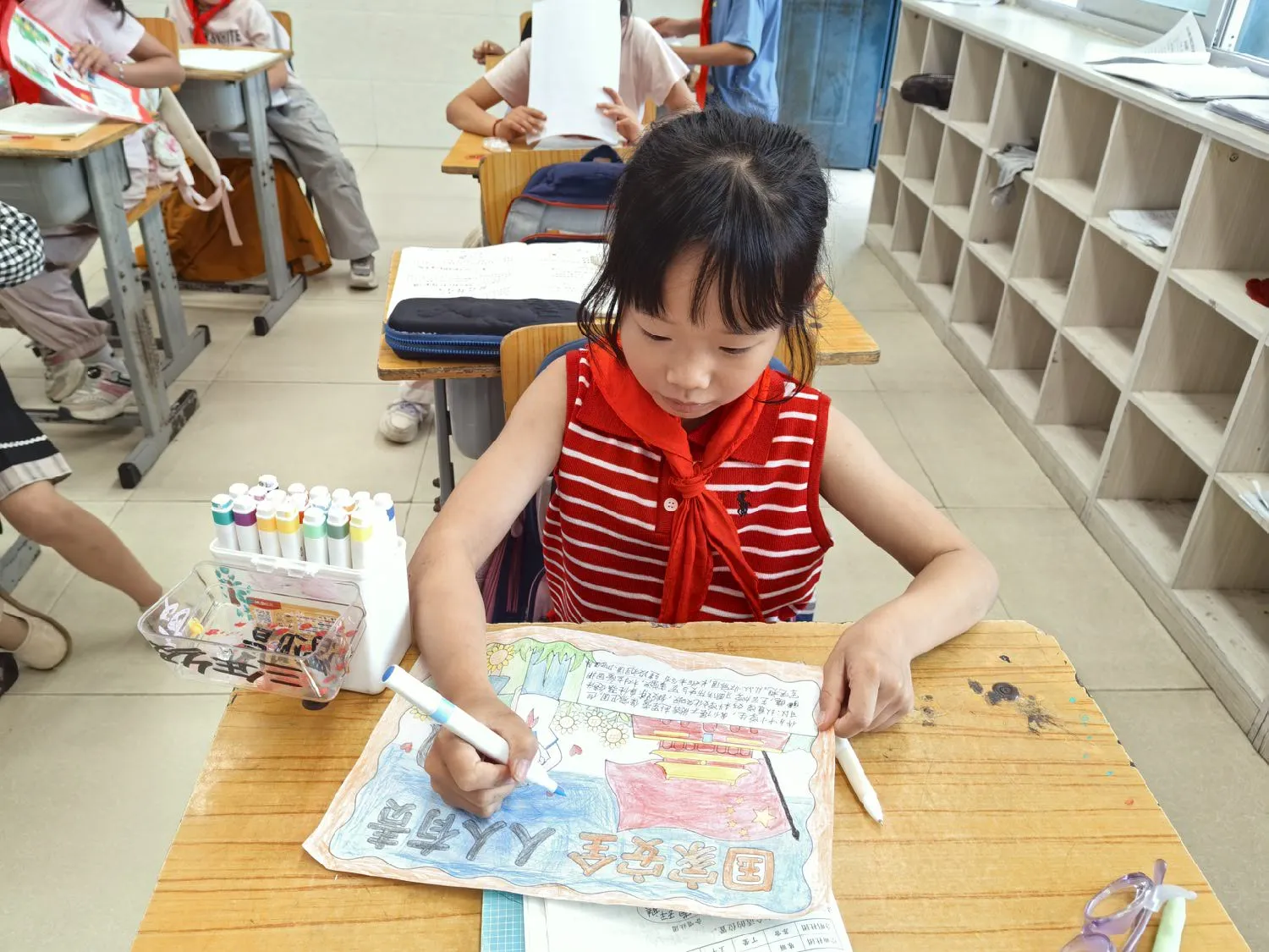 简篇-童心筑国防,笔墨绘家国—杨麟爱心小学国防教育主题班会暨手抄报评比活动纪实 童心筑国防,笔墨绘家国—江西上饶汪村学校杨麟爱心小学国防教育主题班会暨手抄报评比活动纪实