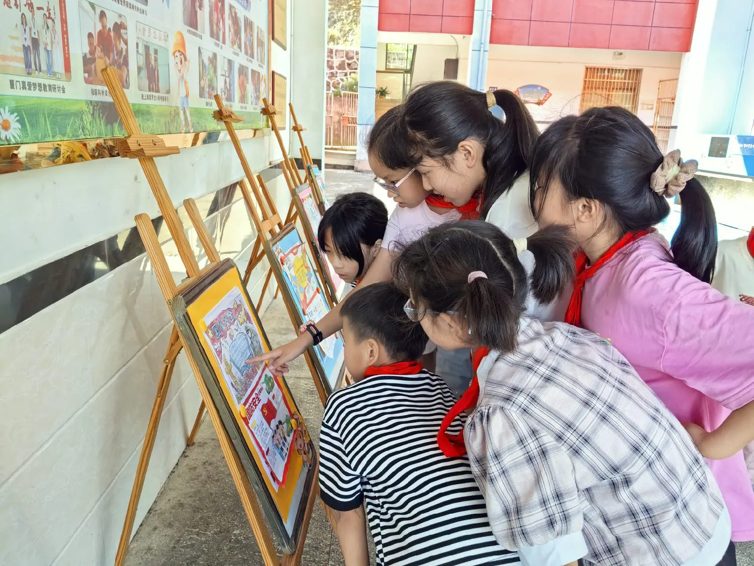 简篇-童心筑国防,笔墨绘家国—杨麟爱心小学国防教育主题班会暨手抄报评比活动纪实 童心筑国防,笔墨绘家国—江西上饶汪村学校杨麟爱心小学国防教育主题班会暨手抄报评比活动纪实