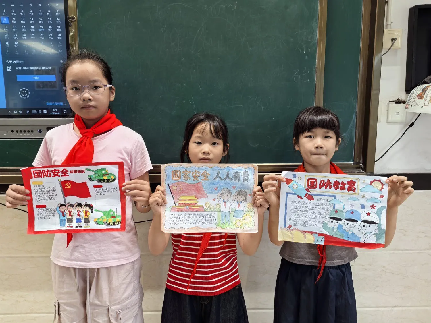 简篇-童心筑国防,笔墨绘家国—杨麟爱心小学国防教育主题班会暨手抄报评比活动纪实 童心筑国防,笔墨绘家国—江西上饶汪村学校杨麟爱心小学国防教育主题班会暨手抄报评比活动纪实
