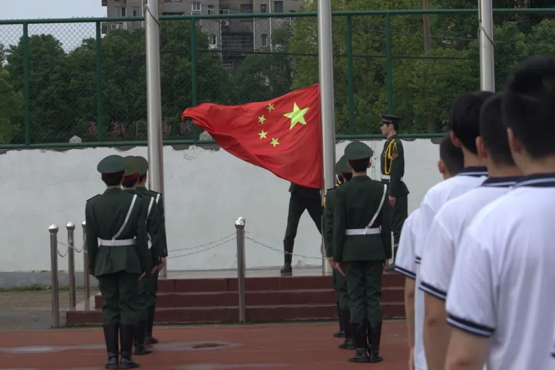 淬火铸魂磨铁骨 砺志整训赴新程——湘机中学举行2026年“走进高二、走进高三”教育整训动员大会