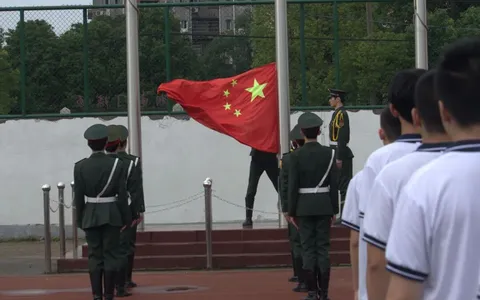 淬火铸魂磨铁骨 砺志整训赴新程——湘机中学举行2026年“走进高二、走进高三”教育整训动员大会