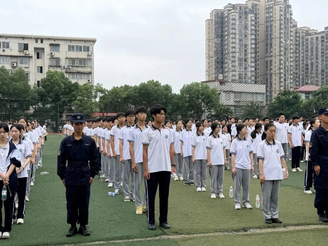 淬火铸魂磨铁骨 砺志整训赴新程——湘机中学举行2026年“走进高二、走进高三”教育整训动员大会