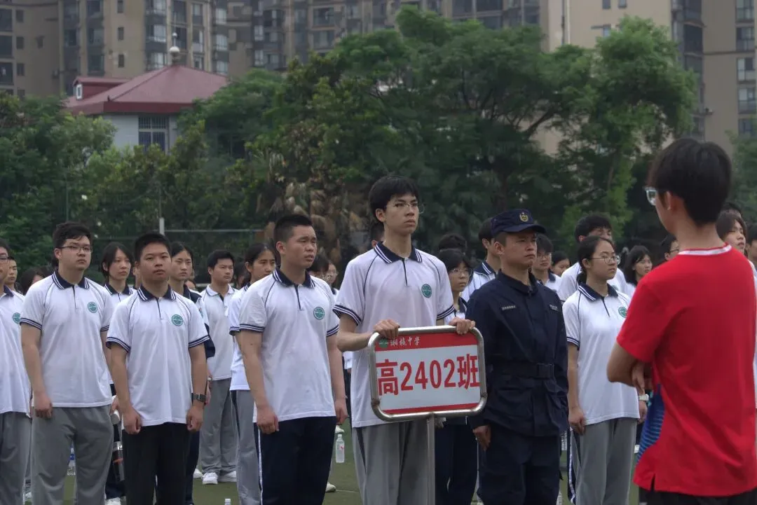 淬火铸魂磨铁骨 砺志整训赴新程——湘机中学举行2026年“走进高二、走进高三”教育整训动员大会