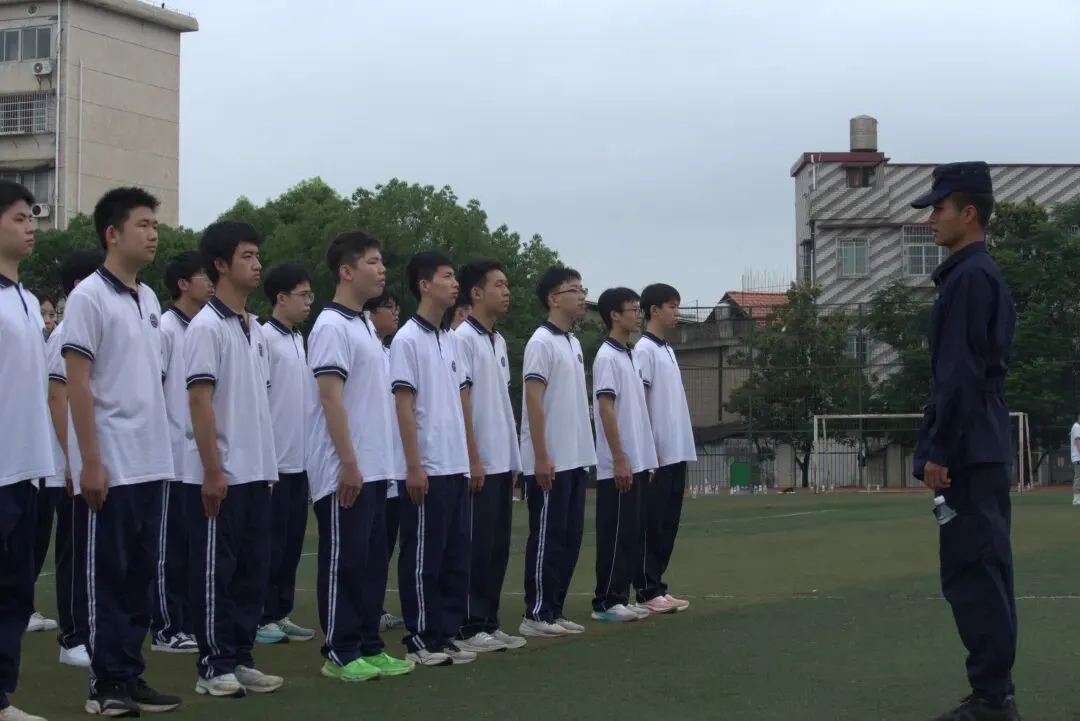 淬火铸魂磨铁骨 砺志整训赴新程——湘机中学举行2026年“走进高二、走进高三”教育整训动员大会