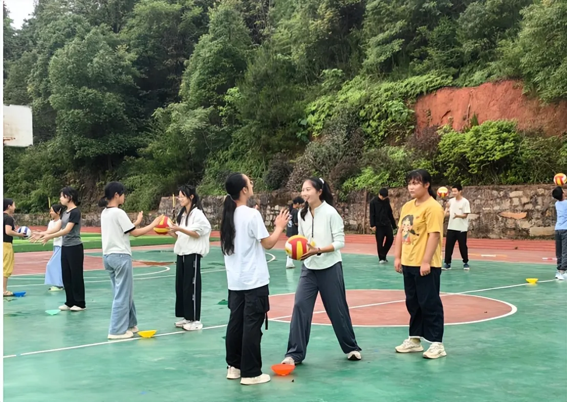 落实新课标深耕大单元 三大体育工作室按需送教赋能乡村体育