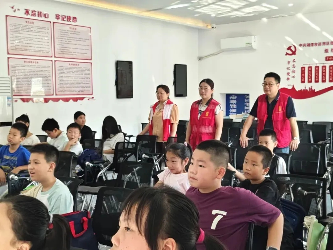 薪火赓续守初心 笃行育人庆华诞——中共湘潭市第二中学委员会开展2026年庆“七一”系列主题活动