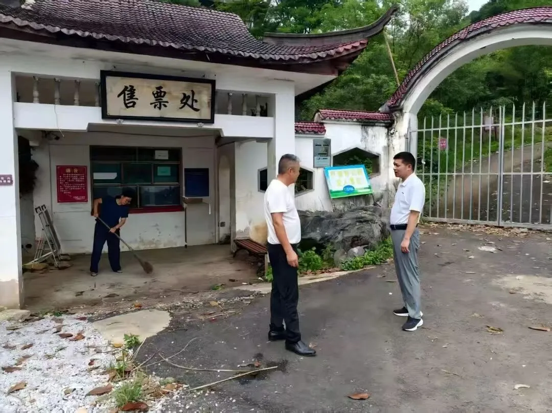 江西玉山县双明镇开展七月份“安全防范警示日”活动