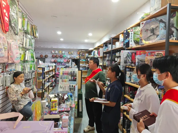 世纪半岛社区团总支联合圣约翰医院开展义诊志愿服务活动