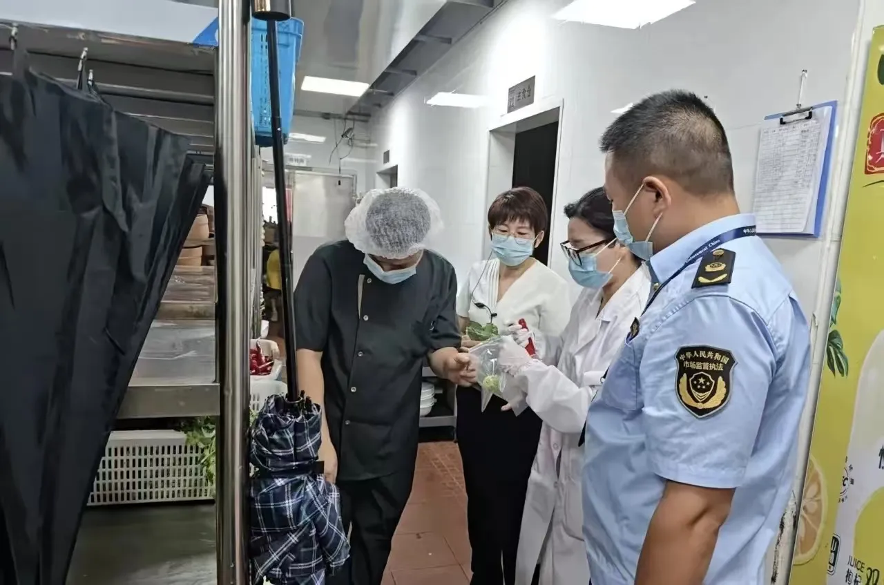 江西玉山县市场监管局开展夏季宴席承办单位专项检查