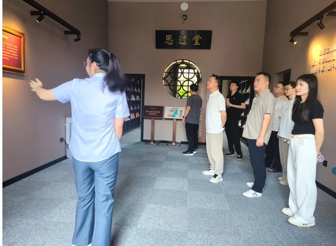 文物“活”了 书香“浓”了 ——湘潭市图书馆数智阅读空间试运行人气火爆