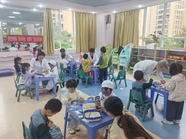 医教结合助成长 世纪半岛社区联合圣约翰医院开展小医生体验活动