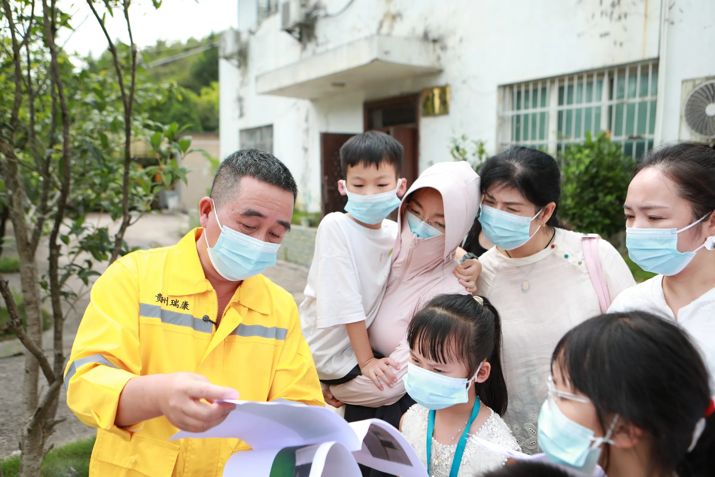 从“旁观者”变为“参与者”——贵州黔东南州组织志愿者探秘环保科技共护绿水青山